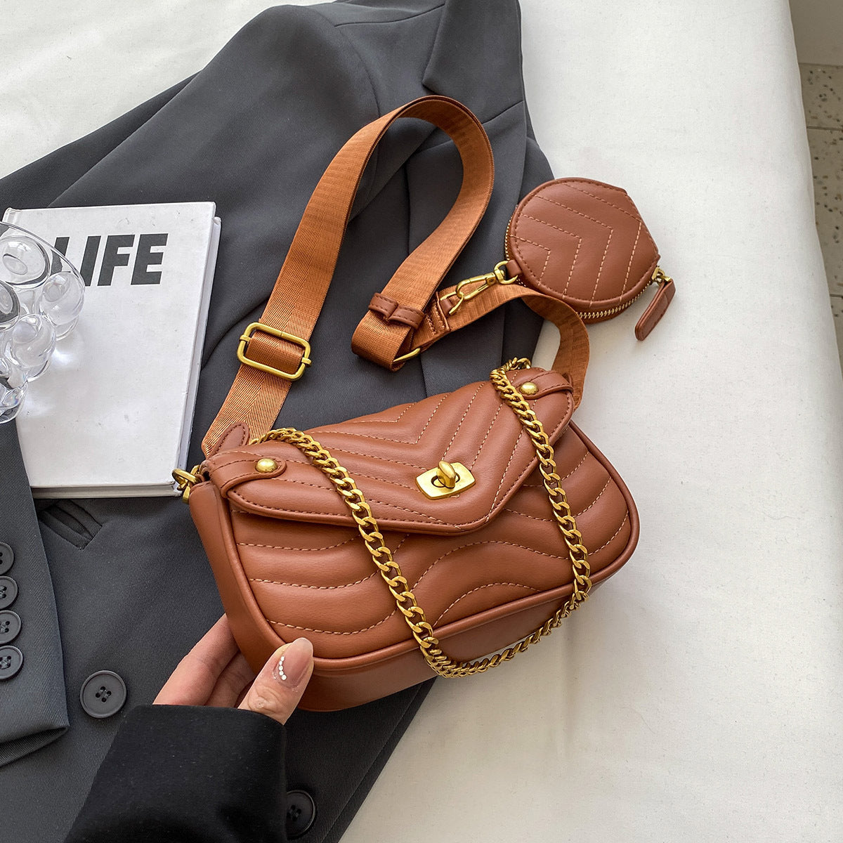 2022 New Women's Crossbody Bag Summer Shoulder Bag Trendy Small Niche Design Chain Embroidery Zipper Bag