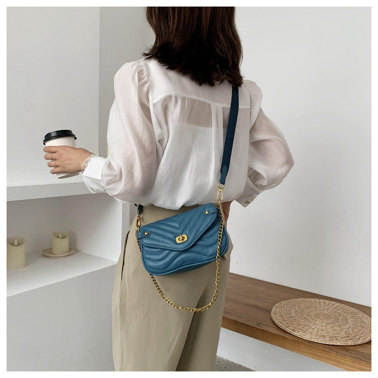 2022 New Women's Crossbody Bag Summer Shoulder Bag Trendy Small Niche Design Chain Embroidery Zipper Bag