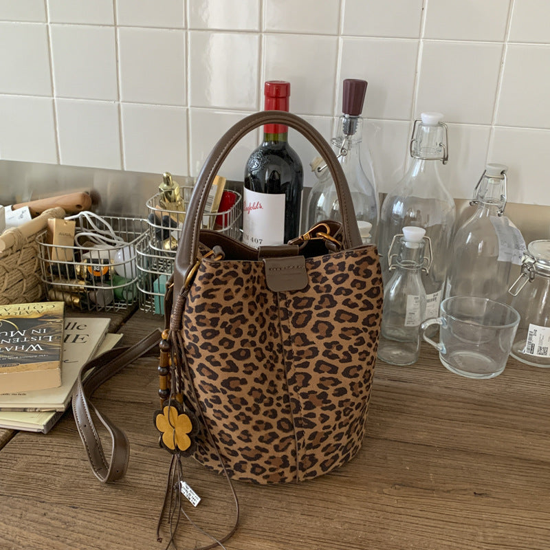 2025 Autumn Retro Suede Suede Bucket Bag High-Value Fashion Handheld Basket Bag Casual Single Shoulder Crossbody Bag