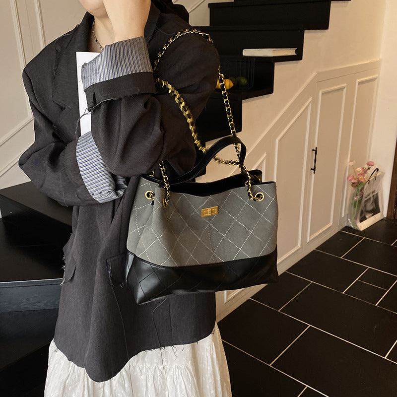 Vintage Color-Block Large Capacity Commuter Bucket Bag for Women 2025 Autumn New Fashion Casual Quilted Chain Underarm Bag