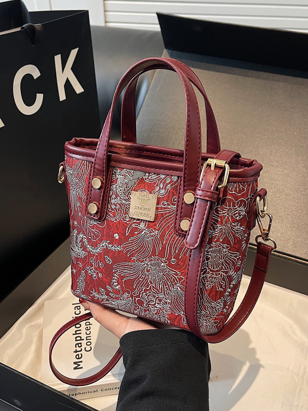 Super Popular Niche Embroidered Bag for Women 2025 New Fashion Versatile Crossbody Bag Color-Block Handbag Bucket Bag Small Tote Bag