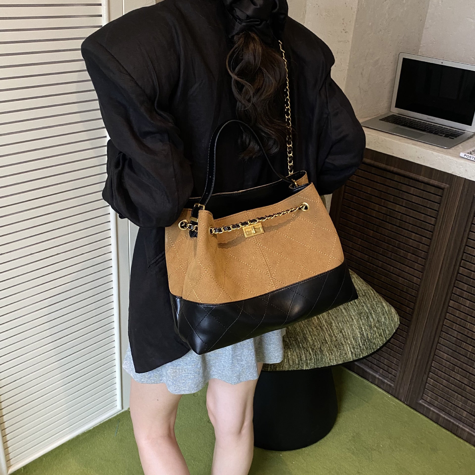 Vintage Color-Block Large Capacity Commuter Bucket Bag for Women 2025 Autumn New Fashion Casual Quilted Chain Underarm Bag