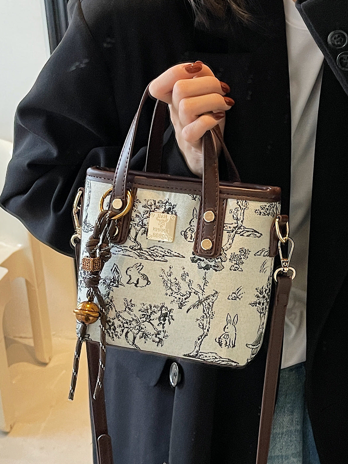 Super Popular Niche Embroidered Bag for Women 2025 New Fashion Versatile Crossbody Bag Color-Block Handbag Bucket Bag Small Tote Bag