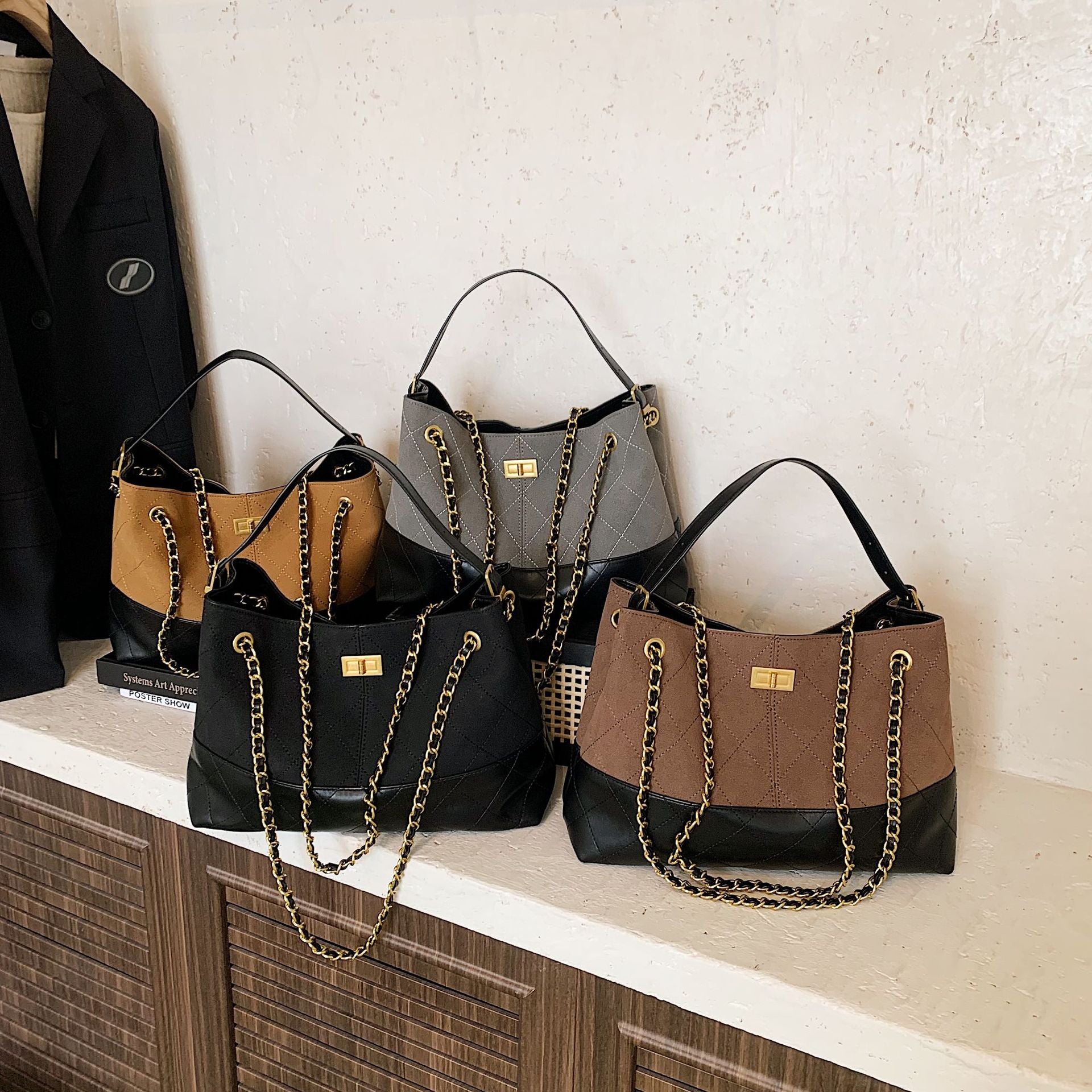 Vintage Color-Block Large Capacity Commuter Bucket Bag for Women 2025 Autumn New Fashion Casual Quilted Chain Underarm Bag