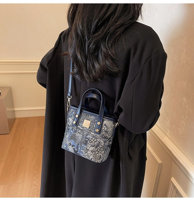Super Popular Niche Embroidered Bag for Women 2025 New Fashion Versatile Crossbody Bag Color-Block Handbag Bucket Bag Small Tote Bag