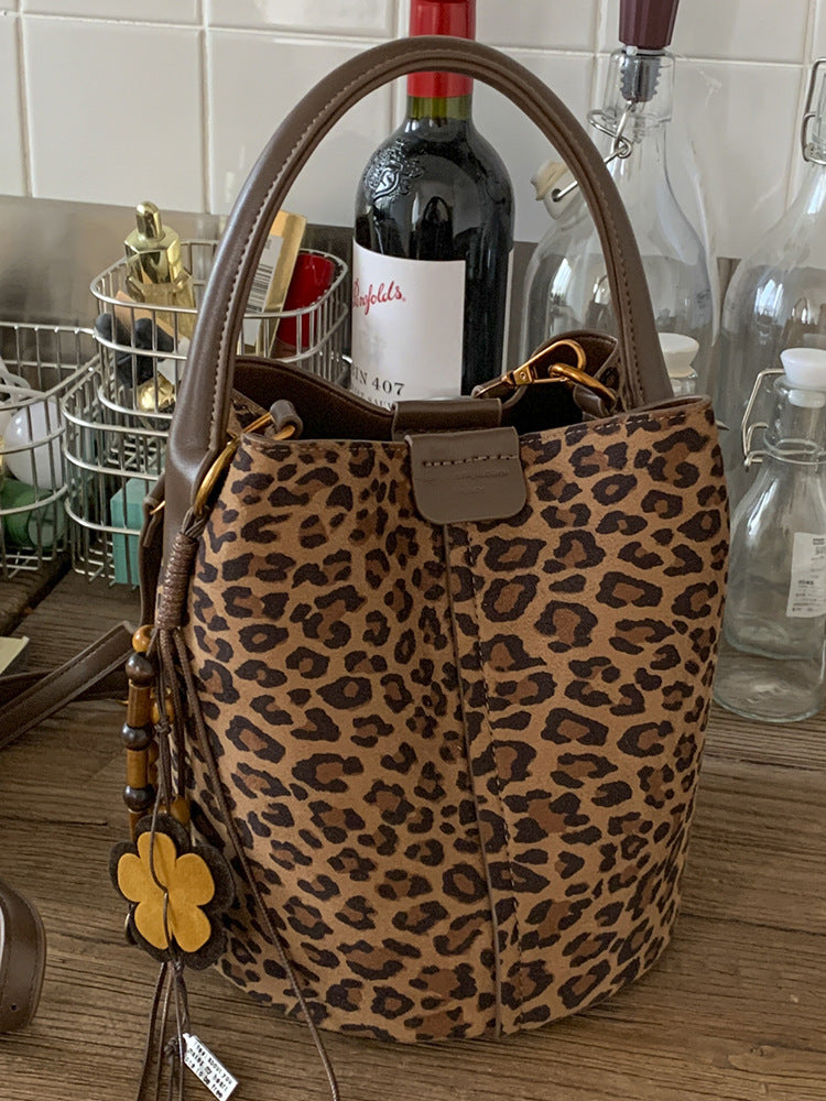 2025 Autumn Retro Suede Suede Bucket Bag High-Value Fashion Handheld Basket Bag Casual Single Shoulder Crossbody Bag