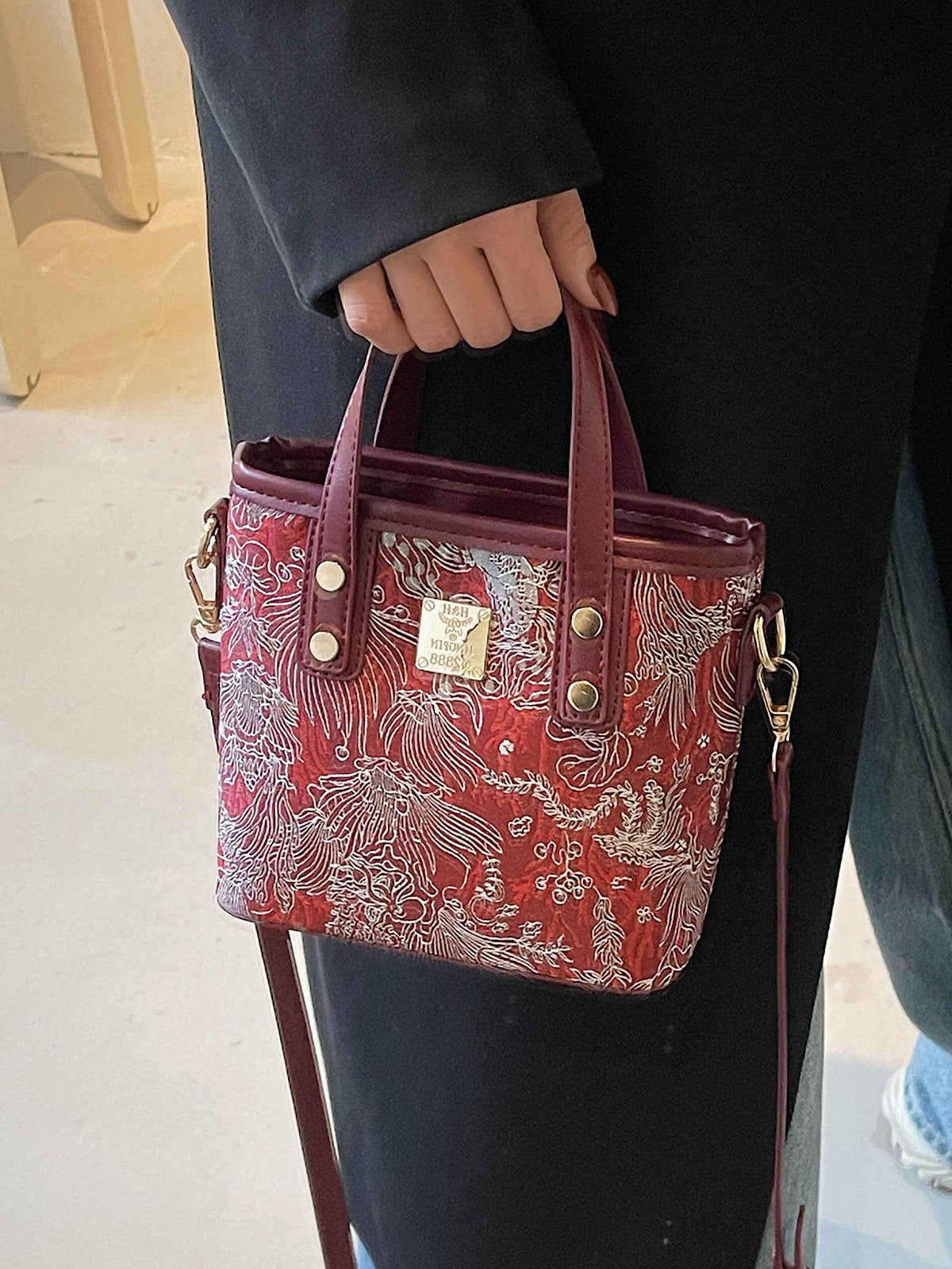 Super Popular Niche Embroidered Bag for Women 2025 New Fashion Versatile Crossbody Bag Color-Block Handbag Bucket Bag Small Tote Bag