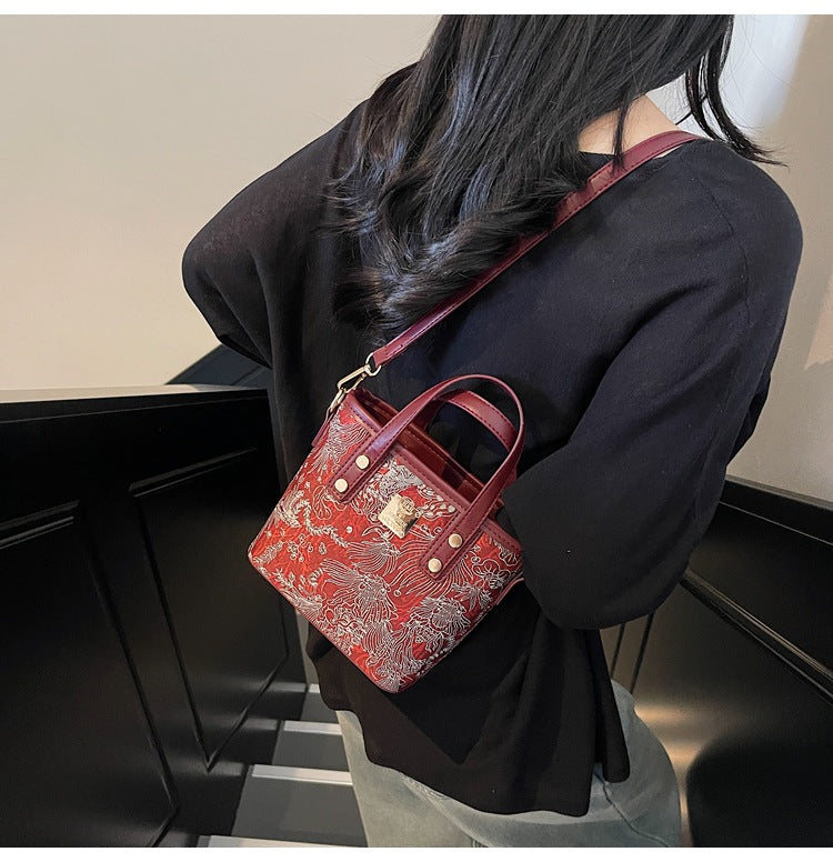 Super Popular Niche Embroidered Bag for Women 2025 New Fashion Versatile Crossbody Bag Color-Block Handbag Bucket Bag Small Tote Bag