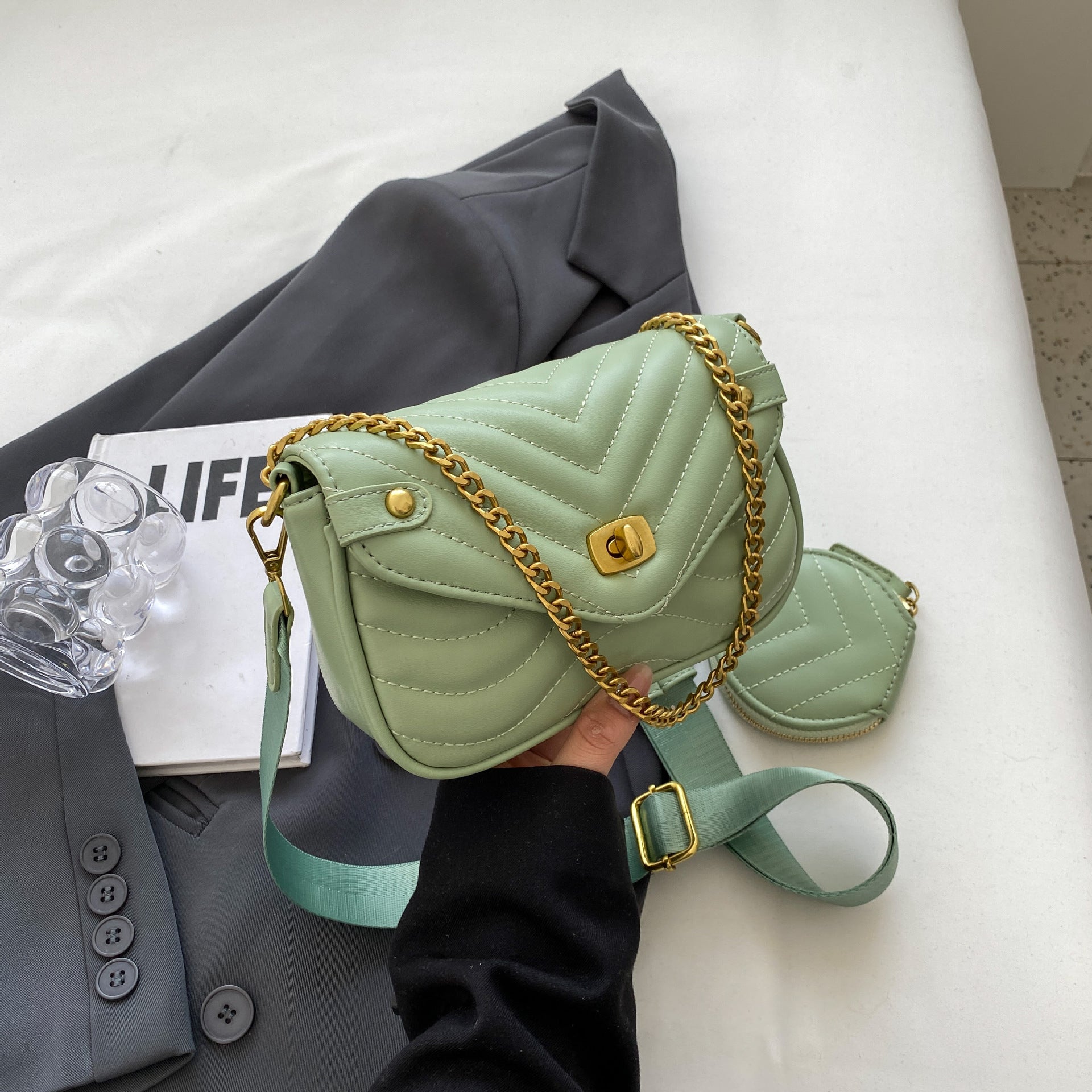 2022 New Women's Crossbody Bag Summer Shoulder Bag Trendy Small Niche Design Chain Embroidery Zipper Bag